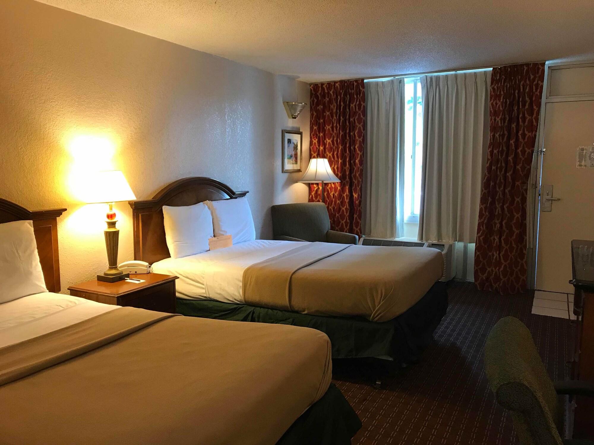 Quality Inn Tampa Lake Magdalene Eksteriør billede