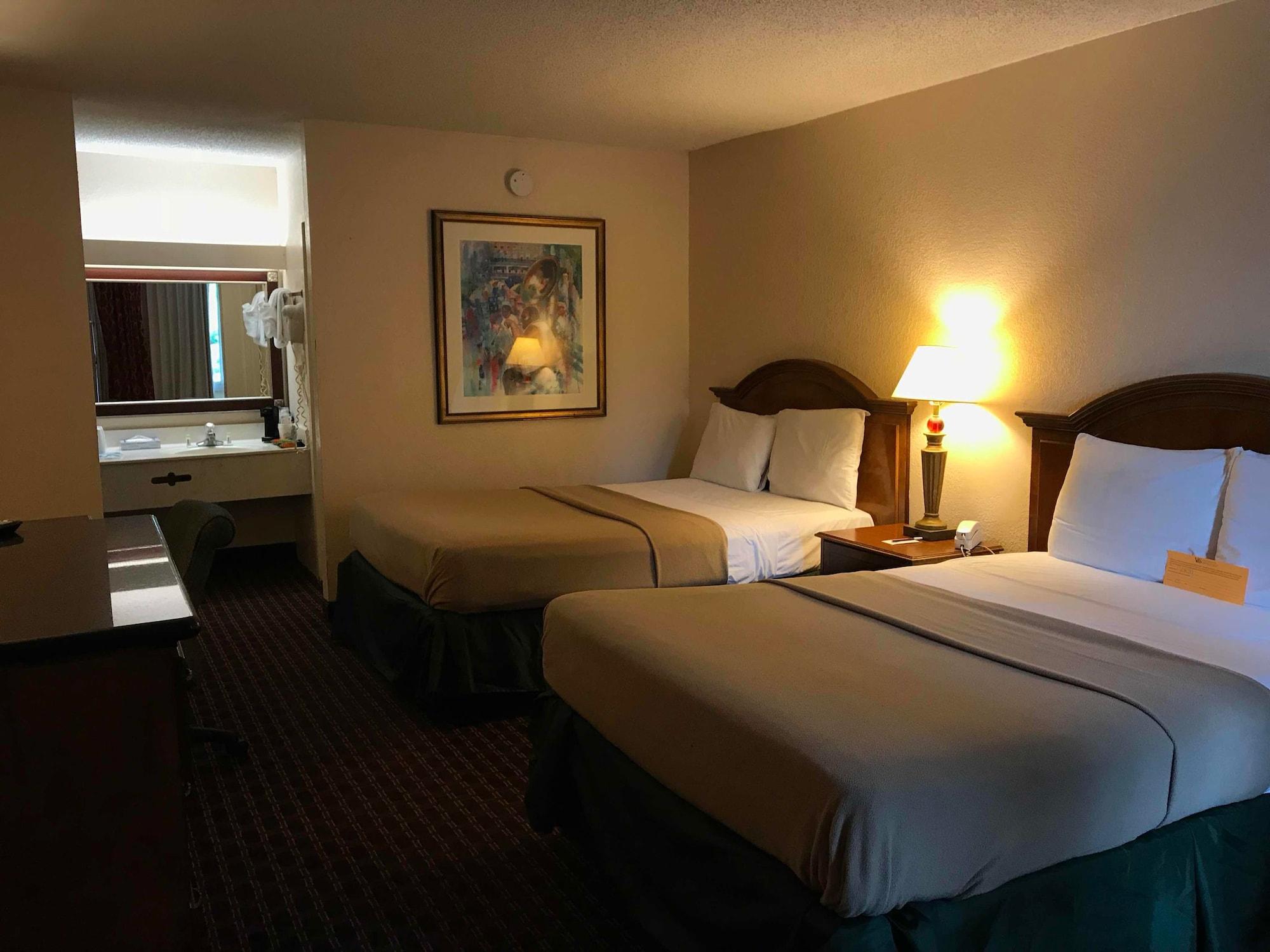 Quality Inn Tampa Lake Magdalene Eksteriør billede