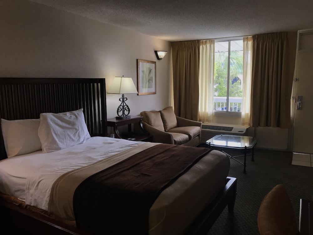 Quality Inn Tampa Lake Magdalene Eksteriør billede
