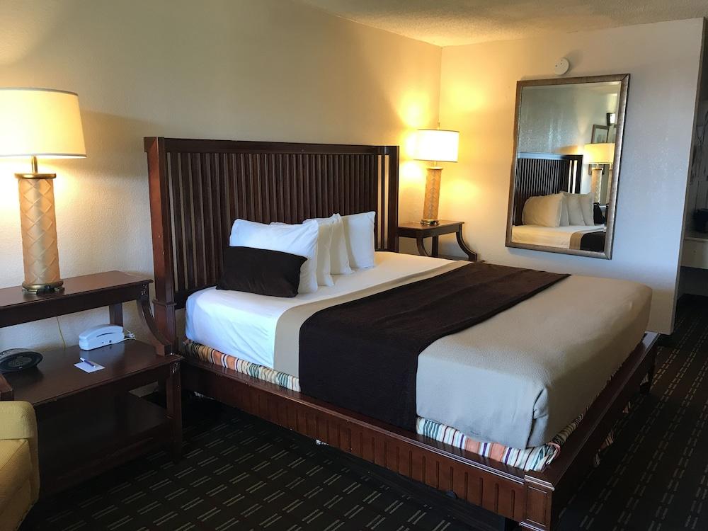Quality Inn Tampa Lake Magdalene Eksteriør billede