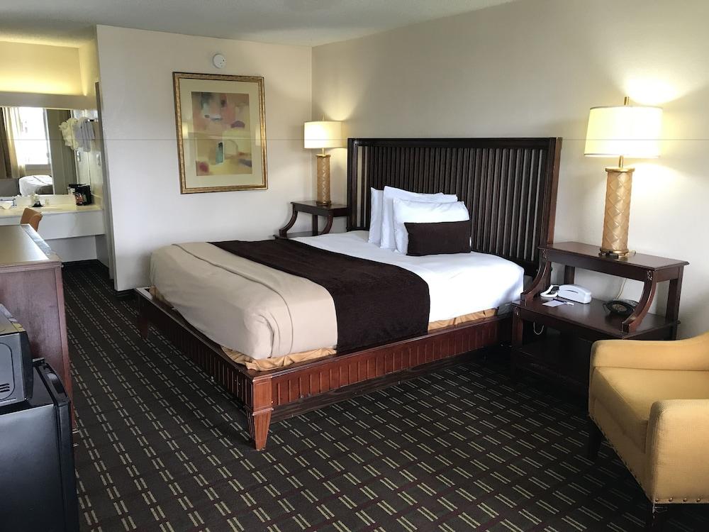 Quality Inn Tampa Lake Magdalene Eksteriør billede