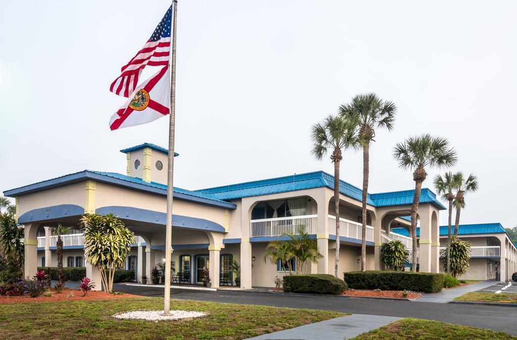 Quality Inn Tampa Lake Magdalene Eksteriør billede