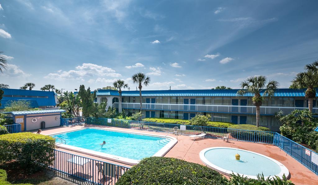 Quality Inn Tampa Lake Magdalene Eksteriør billede
