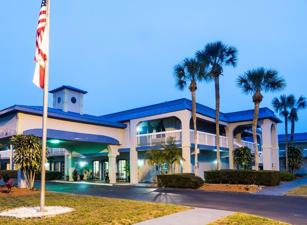 Quality Inn Tampa Lake Magdalene Eksteriør billede