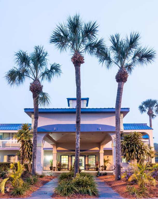 Quality Inn Tampa Lake Magdalene Eksteriør billede